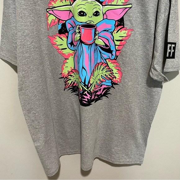 NWT‎ Star Wars Gray T-Shirt with Vibrant Graphic of Baby Yoda Size XL - Picture 3 of 12